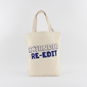 TYPOGRAPHY TOTEBAG / TYPOGRAPHY TOTEBAG EXTENDED RE-EDIT M (Natural/Blue)
