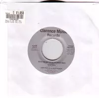 SUPER COPER AND CLARENCE BREAKS / UNIVERSAL TWO / THIS IS THE WAY YOU DO THE BREAK DANCE / DANCING HEAT