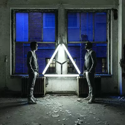 MAYER HAWTHORNEとJAKE ONEによる話題のコラボ、TUXEDO(タキシード)が