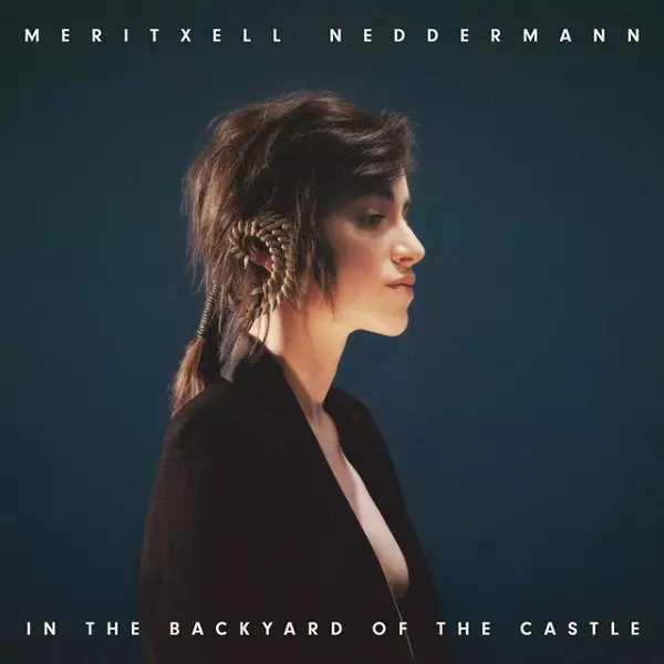 IN THE BACKYARD OF THE CASTLE/MERITXELL NEDDERMANN