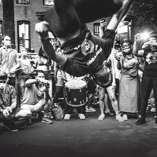 DOMO DOMO / HAPPENING IN THE STREETS (TRIBUTE TO THE VOLTAGE BROTHERS) 7"