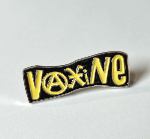 VAXINE / VAXINE ENAMEL PIN (Black x Yellow)