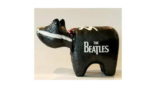 BEATLES / ビートルズ / THE BEATLES 赤べこ 15CM(黒)
