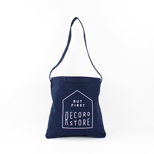 TYPOGRAPHY TOTEBAG / TYPOGRAPHY TOTE But First, RECORDSTORE. 2WAY POCKET (Navy/White) 