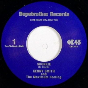 KENNY SMITH AND THE MAXIMUM FEELING / SKUNKIE / EVERYBODY KNOWS I LOVE YOU (7")
