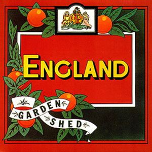 ENGLAND / イングランド / 枯葉が落ちる庭園