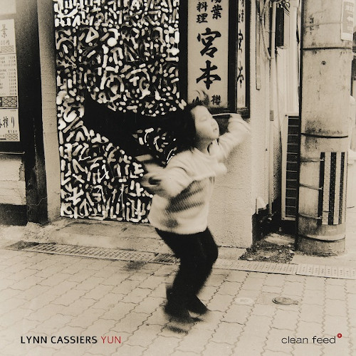 LYNN CASSIERS / Yun