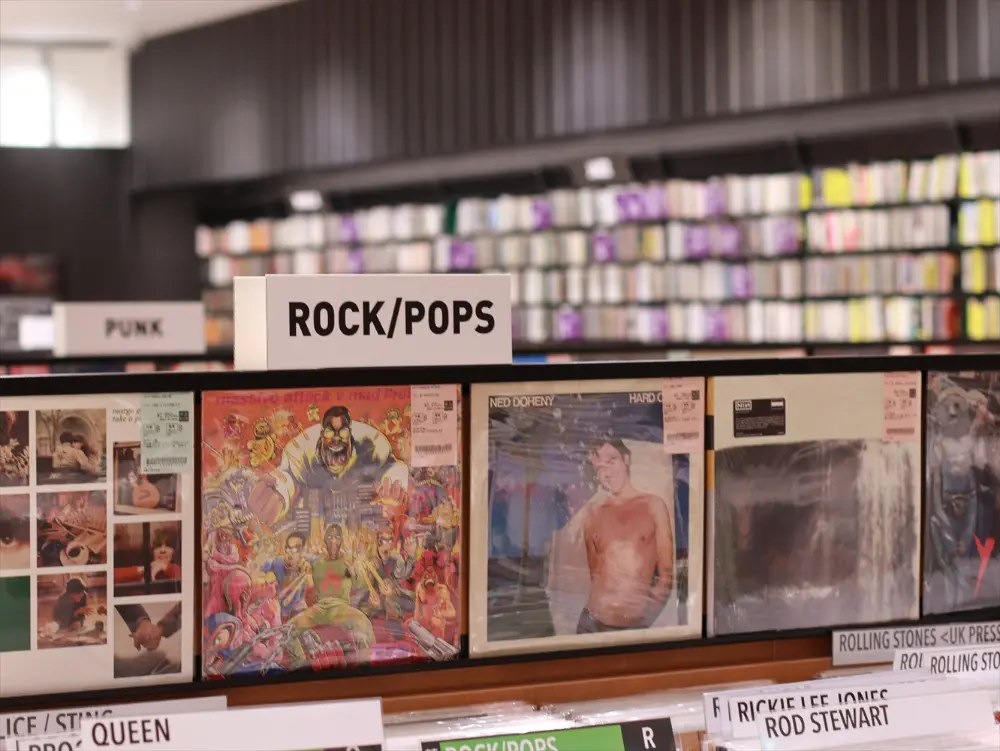 ロックを中心にオールジャンル充実の品揃え