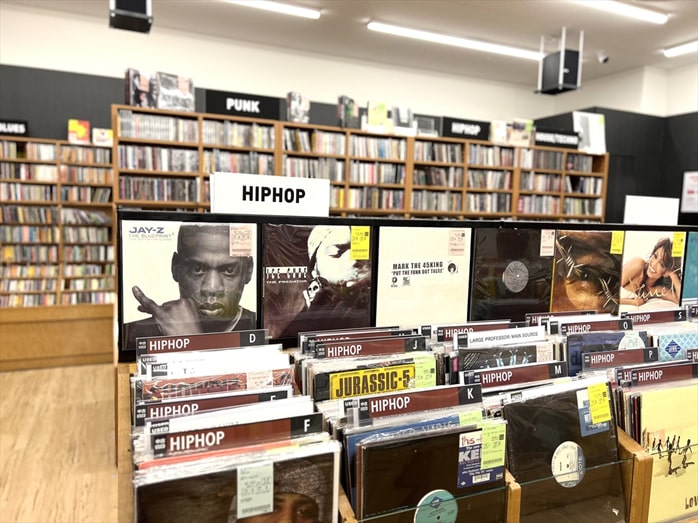 オープン時は全て新着中古商品を展示