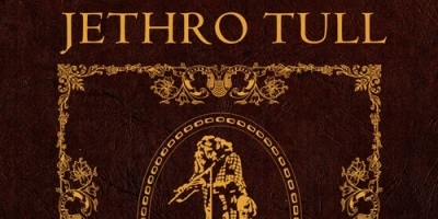 <入荷> JETHRO TULL: 1972年に発表されたコンピレーションアルバム『LIVING IN THE PAST』がSteven Wilsonによるリミックス音源を使用した5CD+Blu-rayデラックス・エディション/2LPの各フォーマットにて再発!