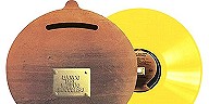 《輸入盤情報》BANCO DEL MUTUO SOCCORSO: 名作'72年デビュー作が数量限定オリジナル❝壷型❞変形ジャケット&Color Vinyl仕様でアナログ復刻再発!!