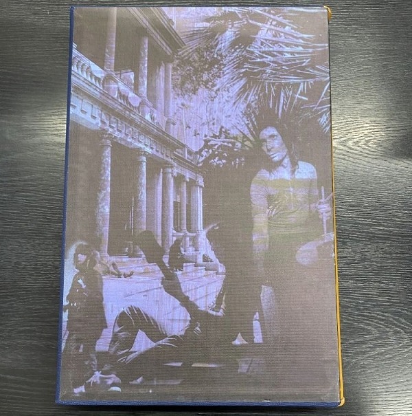 本日の一枚(特別編)】100％本物直筆サイン入り ～ 絶大な人気を集める