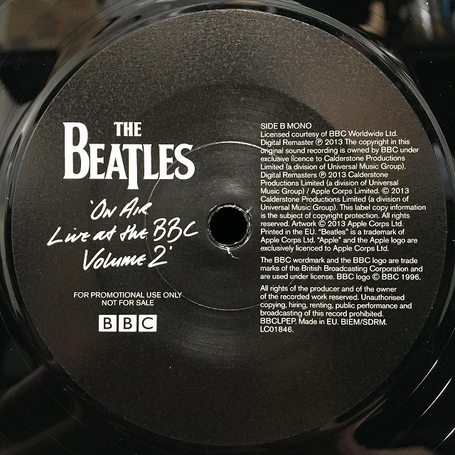 今季一番 THE BEATLES ／LIVE 2枚組12インチレコード 洋楽 